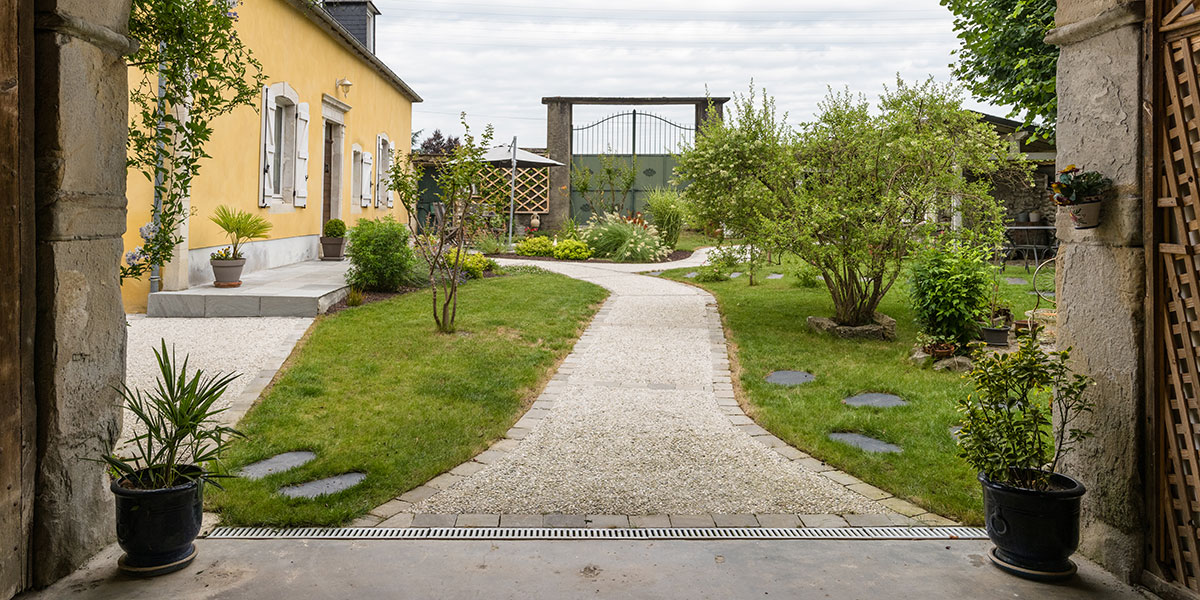 Allée entrée de jardin paysager à Pau